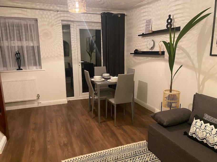 Acacia Villa Dunstable Buitenkant foto