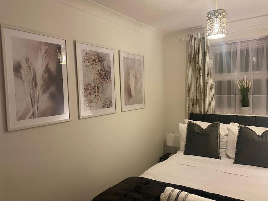 Acacia Villa Dunstable Buitenkant foto