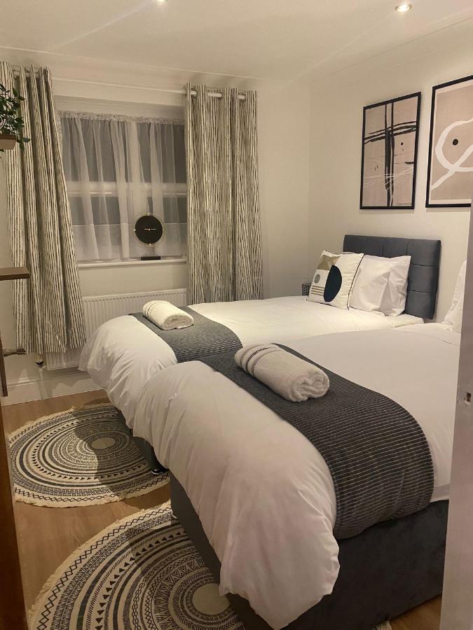 Acacia Villa Dunstable Buitenkant foto
